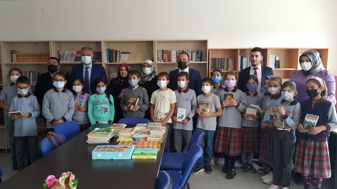 Milli Eğitim Müdürümüz Cengiz Karakaşoğlu, Ümit Derneği ile birlikte Adabaşı Köyü İlkokul ve İmam Hatip Ortaokulunu Ziyaret etti