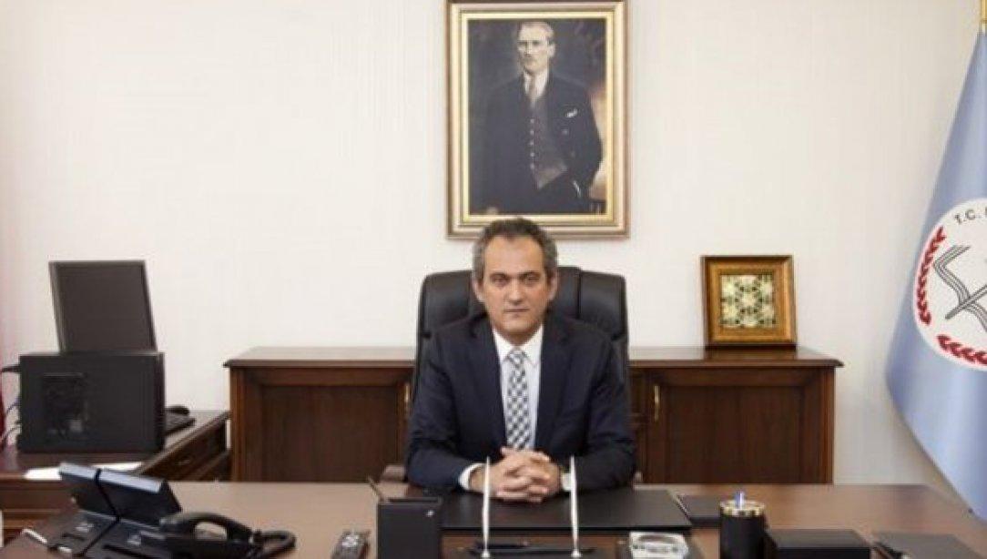 Millî Eğitim Bakanımız olarak atanan Sayın Prof.Dr. Mahmut ÖZER'e yeni görevinde başarılar diliyorum.......Cengiz Karakaşoğlu/Bayburt İl Milli Eğitim Müdürü